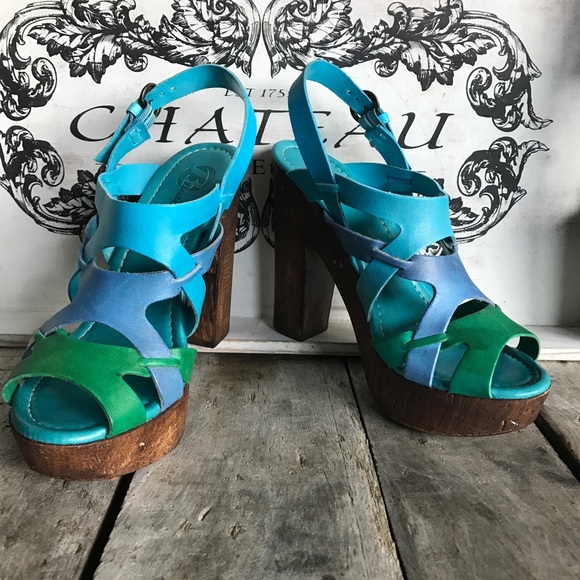 bata heel sandals